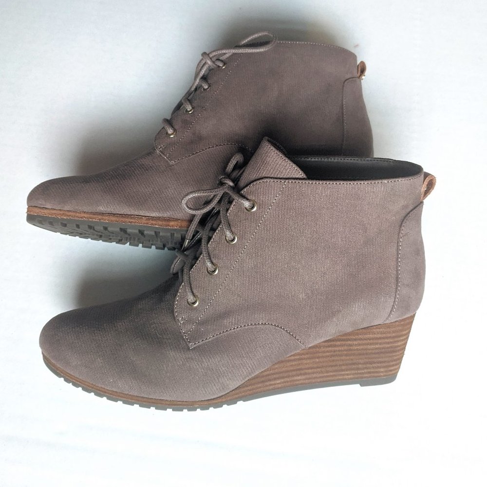 NWOT Dr. Scholls taupe wedge booties